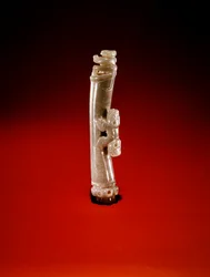 Vertikaler Perlenanhänger, aus Guacimo, Linea Vieja Gebiet